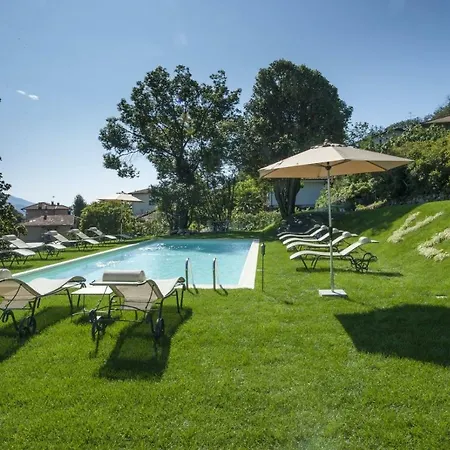 Sleeps 10 Air Con Wifi Villa