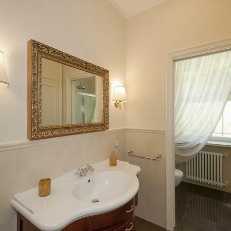 Villa Sleeps 10 Air Con Wifi Baveno